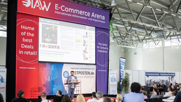 Im Rahmen der Aktionswarenmesse informieren Branchenexperten in der E-Commerce-Arena über Trends und Neuigkeiten aus dem Onlinehandel. Im Rahmen der Aktionswarenmesse informieren Branchenexperten in der E-Commerce-Arena über Trends und Neuigkeiten aus dem Onlinehandel.