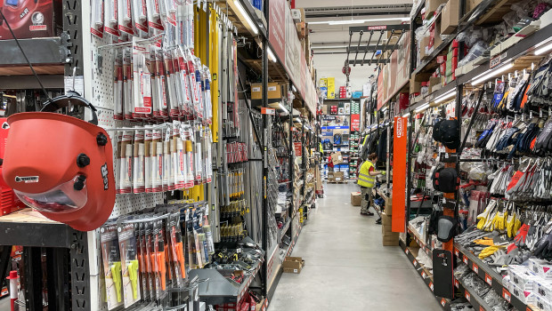 Im Handel herrscht noch Zurückhaltung bei neuen Waren. Im Handel herrscht noch Zurückhaltung bei neuen Waren.