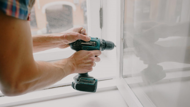 Sorgen über die Inflation und der Handwerkermangel führen dazu, dass die Deutschen zögerlich sind bei Investitionen in die energetische Sanierung.&nbsp;