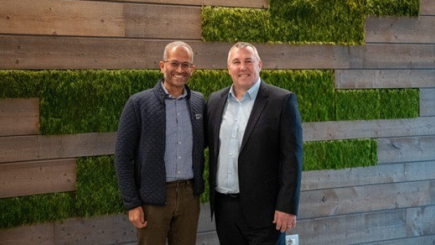 (v.l.n.r.): Krishna Rangasayee, Gründer und CEO von SiMa.ai und Sean Robinson, CEO von STIGA (v.l.n.r.): Krishna Rangasayee, Gründer und CEO von SiMa.ai und Sean Robinson, CEO von STIGA