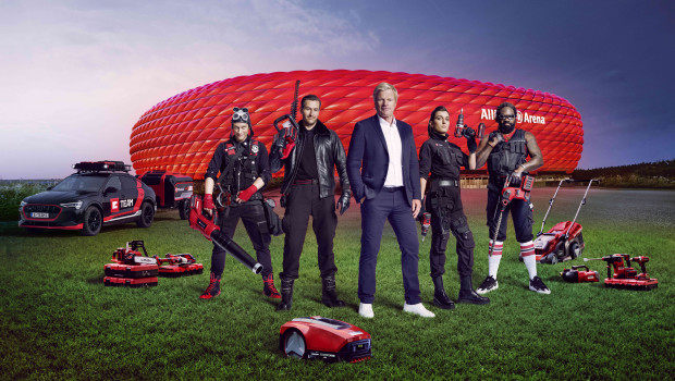 Das E-Team besteht aus Vinzenz Kiefer als "Crazy DIY" (von links), Michael Epp als "Frank", Sylta Fee Wegmann als "Skye" und Komi Togbanou als "Mike". Oliver Kahn ist Auftraggeber. Das E-Team besteht aus Vinzenz Kiefer als "Crazy DIY" (von links), Michael Epp als "Frank", Sylta Fee Wegmann als "Skye" und Komi Togbanou als "Mike". Oliver Kahn ist Auftraggeber.