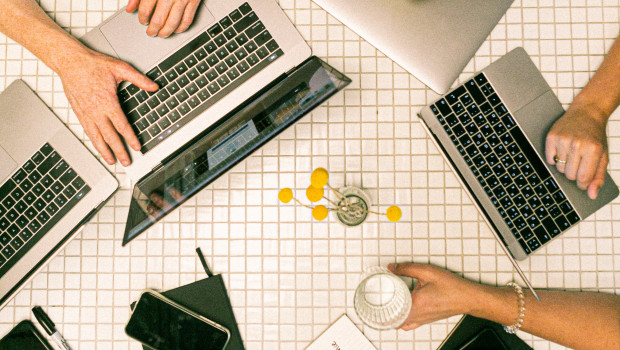 Viele Unternehmen haben infolge der Corona-Maßnahmen aktuell nicht genügend finanzielle Ressourcen, um in die eigene Zukunftsfähigkeit zu investieren. &nbsp;