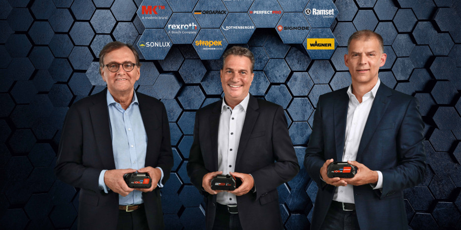 Dr. Christoph Weiß, Geschäftsführer von Fein (v.l.), Henk Becker, Vorsitzender des Bereichsvorstands von Bosch Power Tools, und Dr. Christian Heine, Vorstandsvorsitzender von Rothenberger, besiegelten die Partnerschaft. &nbsp;&nbsp;