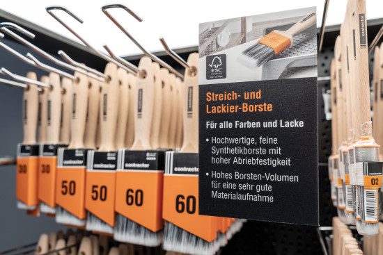 Profis wollen am POS schnell das passende Produkt finden. Regal und Verpackung vermitteln daher die wichtigsten Informationen auf einen Blick. Das Design in Schwarz und Orange soll die Wertigkeit der Werkzeuge unterstreichen.
