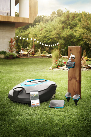 Zum Start der Gartensaison kommt das neue Gardena Smart System auf den Markt, eine Anwendung für das Internet der Dinge im Garten. Damit können Gartenbesitzer jederzeit und von überall aus per App auf dem Smartphone sowohl die Bewässerung als auch die Rasenpflege kontrollieren und steuern.