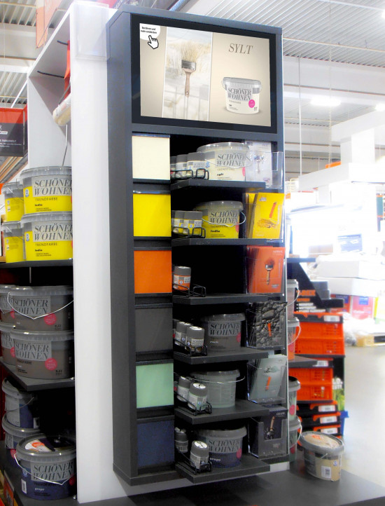 Auf Displays am POS lassen sich beispielsweise Informationen vermitteln, die der Kunde sonst online geboten bekommen hätte. Auch eine Interaktion ist möglich.&nbsp;&nbsp;