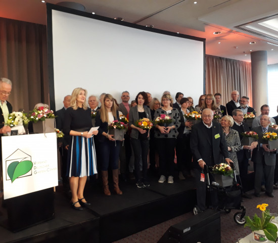 Gruppenbild mit Damen und - unter anderem - allen früheren VDG-Vorsitzenden. Gruppenbild mit Damen und - unter anderem - allen früheren VDG-Vorsitzenden.