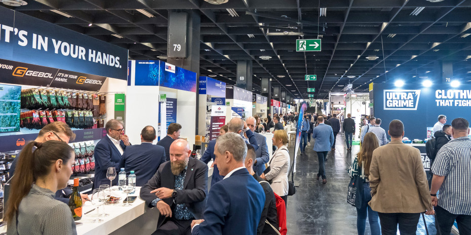 Gespräche am Regal: Der DIY-Boulevard simuliert realitätsnahe Verkaufssituationen aus dem Einzelhandel.