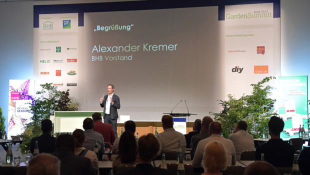 Alexander Kremer stimmte die Zuhörer im vergangenen Jahr mit drei Zitaten auf das Vortragsprogramm ein. Alexander Kremer stimmte die Zuhörer im vergangenen Jahr mit drei Zitaten auf das Vortragsprogramm ein.