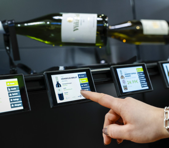 Digitale Preisschilder gibt es jetzt schon mit Zusatzfunktionen, hier bei Instore Solutions.&nbsp;