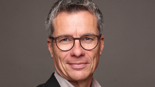 Hack hat bereits in verschiedenen Vertriebs-Führungspositionen im In- und Ausland gearbeitet. Hack hat bereits in verschiedenen Vertriebs-Führungspositionen im In- und Ausland gearbeitet.