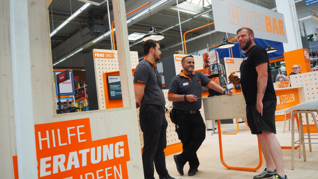 Auch wenn immer mehr online möglich ist – es braucht sie noch, die Mitarbeiter auf der Fläche.&nbsp;