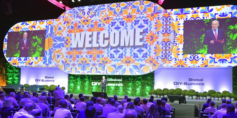 Welcome to Lisbon: Edra-Geschäftsführer John Herbert begrüßte &nbsp;rund 1.000 Teilnehmerinnen und Teilnehmer.