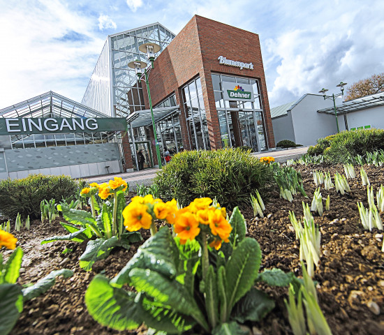 Die neue Backsteinoptik nimmt die historischen Klinkerbauten der Unternehmenszentrale auf.