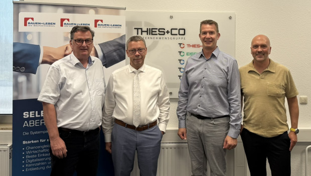 Arbeiten künftig zusammen (v. l.): Peter Nöcker (Akquisition Systempartner Bauen + Leben Service GmbH & Co. KG), Andreas Ruster (Geschäftsführer Thies + Co. GmbH), Thomas Elfert (Geschäftsführer Thies + Co. GmbH), Norman Pöttmann (Geschäftsleitung Bauen + Leben Service GmbH & Co. KG).