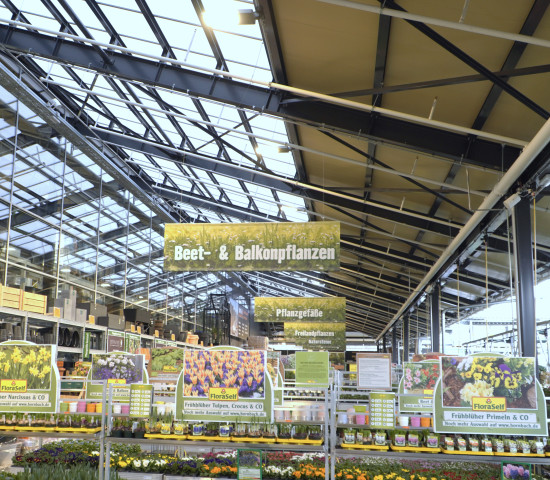 Auf die Glaskonstruktion des Gartencenters ist der Baumarktbetreiber besonders stolz.