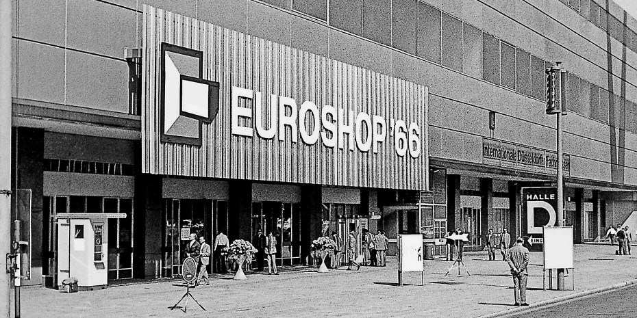 Wie alles begann: Bei der ersten Ausgabe der EuroShop 1966 ging es vor allem um Ladenbau, Ladeneinrichtungen, Kühlmöbel, Kassen und Schauwerbemittel. Wie alles begann: Bei der ersten Ausgabe der EuroShop 1966 ging es vor allem um Ladenbau, Ladeneinrichtungen, Kühlmöbel, Kassen und Schauwerbemittel.