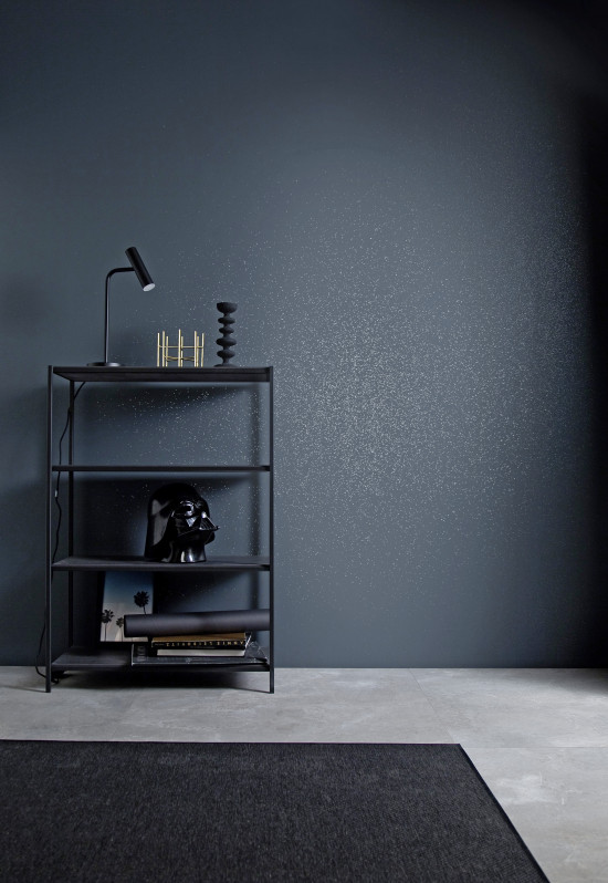 Ebenfalls angesagt sind funkelnde Wandstrukturen, wie die Dispersionsfarbe „Glimmerfarben Mix“ von Schöner Wohnen. &nbsp;&nbsp;