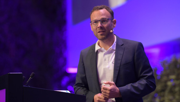 Benjamin Brechter, Head of Business für das Segment Home & Garden von Bosch Power Tools, präsentierte im Rahmen des Global DIY Summit in Kopenhagen die neuen Partner.