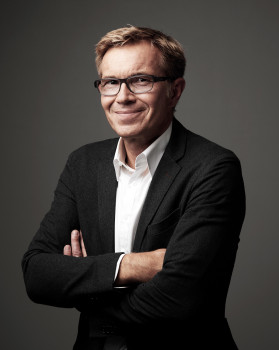 Frank Beerhorst, vormals Leiter Produktmanagement beim Coesfelder Hersteller für Produkte zur Boden-, Wand- und Deckengestaltung, übernimmt die Leitung der neuen Business Unit Commercial. Frank Beerhorst, vormals Leiter Produktmanagement beim Coesfelder Hersteller für Produkte zur Boden-, Wand- und Deckengestaltung, übernimmt die Leitung der neuen Business Unit Commercial.