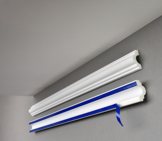 Easy Fix“-Wandprofile sind rückseitig mit Montageklebeband von Tesa bestückt.