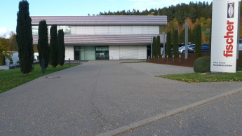 Fischer spendet für Erdbebenopfer Fischer spendet für Erdbebenopfer