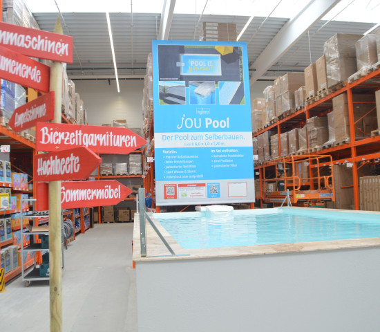 Die Nachfrage ist da, also zeigt man den Kunden, wie’s geht: ein fest verbauter Pool in Betonbauweise.