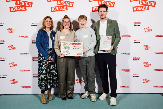 Publikumspreisgewinner war „Kjells Wunderland e.V. Barrierefreies Ferienhaus für schwerkranke Kinder und ihre Familien“ (v. l.): Sarah Kramer, Michelle Gerdes-Lampe, Mika Lampe, Christian Lampe.