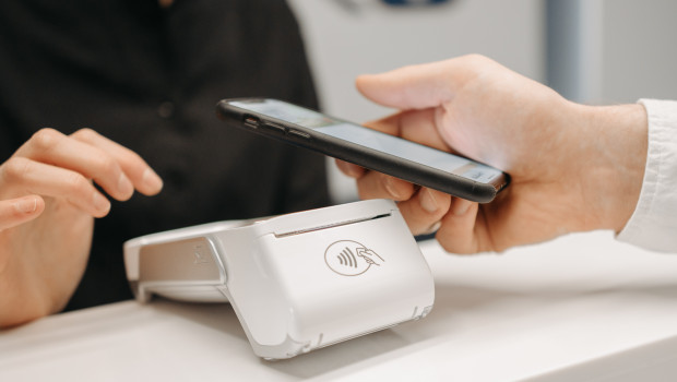 Ein Großteil der Befragten ist davon überzeugt, dass in den kommenden fünf Jahren kontaktlose Bezahlmethoden am POS das Bargeld überholen werden.&nbsp;