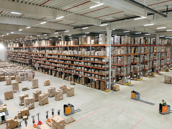 In Deutschland verfügt Songmics über 280.000 m² Lagerfläche, aufgeteilt auf fünf Standorte, die die europäischen Märkte &nbsp;bedienen.