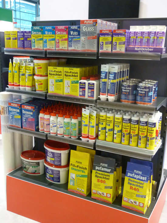 Decotric hatte neben SchimmelX auch sein Sortiment rund ums Tapezieren und Renovieren dabei.&nbsp;