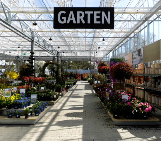 Der Wiederaufbau in Hennef wurde zur Vergrößerung der Verkaufsfläche genutzt.