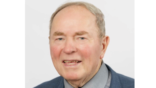 Karl-Hans Efinger hat seine Unternehmensgruppe aus kleinsten Anfängen heraus gegründet. Mit 50 Jahren gründete er eine Stiftung, um die Jugend- und Altenhilfe zu unterstützen.