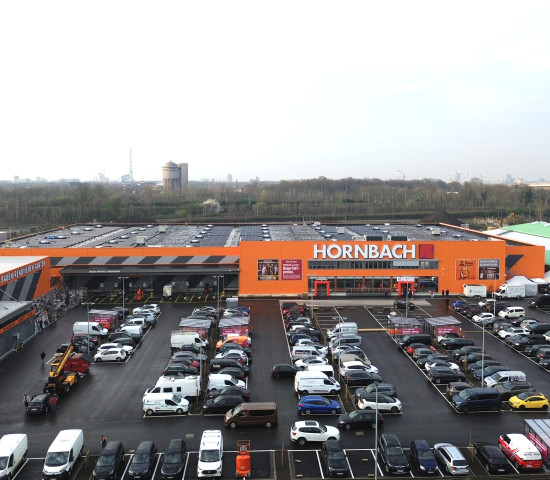 Das komplette Marktareal umfasst rund 36.000 m². Unmittelbar neben dem Hornbach-Markt eröffnet voraussichtlich Ende des Jahres das Unternehmen Mr. Wash die größte Autowaschanlage Duisburgs.
