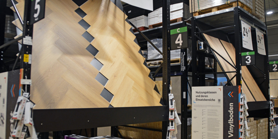 Parkettböden oder Echtholz-Alternativen in Holz-Optik werden häufig als Fischgrät-Muster verlegt. Parkettböden oder Echtholz-Alternativen in Holz-Optik werden häufig als Fischgrät-Muster verlegt.