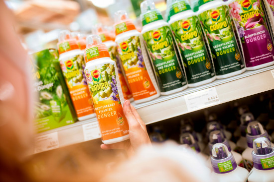 Sämtliche Düngerflaschen haben eine Recyclat-Quote von 90 Prozent. &nbsp;Nur für die Kappe ist neue Rohware nötig.