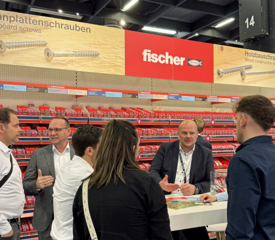 Fischer präsentierte sein Schraubensortiment für den Baumarkthandel.