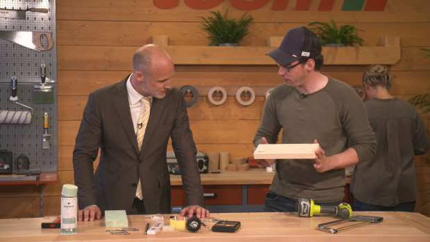 „toom time“ ist eine neue Show für Heimwerker, Hobby-Tüftler und DIY-Liebhaber auf Youtube. In Folge 3 haben Andreas Bursche und Ricarda Masuhr den YouTuber MrHandwerk zu Gast und widmen sich gemeinsam dem Thema Tapezieren (Copyright: Toom).