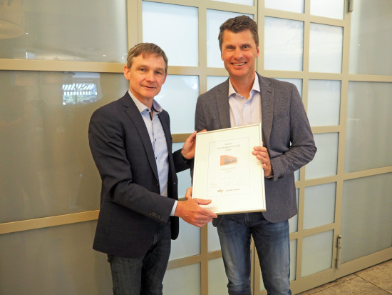 Auch die Hagebau steht ganz oben in Sachen Kundenimage der Gartenmärkte. Geschäftsführer Frank Staffeld nahm die Urkunde stellvertretend für sein ganzes Team entgegen.