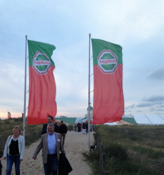 Die Hagebau am Nordseestrand: Ein Bild vom Vorabend der Gesellschafterversammlung der Kooperation in Amsterdam.
Die Hagebau am Nordseestrand: Ein Bild vom Vorabend der Gesellschafterversammlung der Kooperation in Amsterdam.