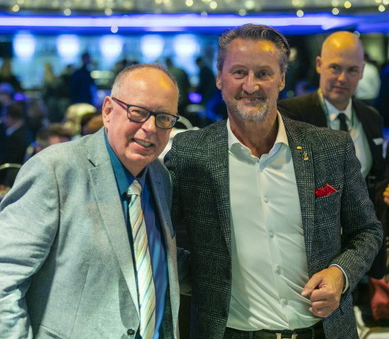 Auch Joachim Bengelsdorf, ehemaliger Chefredakteur des diy-Fachmagazins, beglückwünschte Hans-Jürgen Herr zur Auszeichnung.&nbsp;