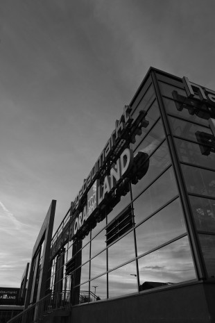 Querliegende Scheiben  Hagebaumarkt in Ettlingen