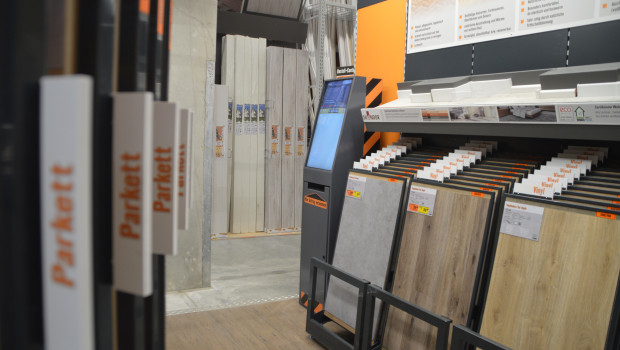 Bodenbeläge in einem Hornbach-Markt. Bodenbeläge in einem Hornbach-Markt.