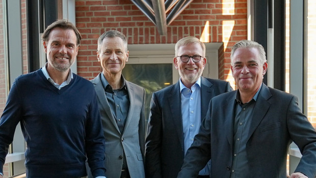 Den Beitritt der ZEB zur Hagebau haben (v. l.) Detlef Jahnke (Geschäftsführer Hagebau-Fachhandel), Antonius Trachternach (Geschäftsführer ZEB), Jan Buck-Emden (Vorsitzender der Geschäftsführung Hagebau), und Karl-Josef Grosche (Geschäftsführer ZEB) verhandelt.