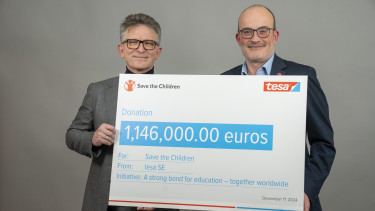 Tesa und Save the Children verlängern Partnerschaft