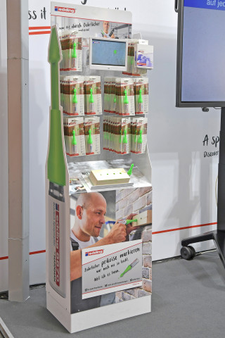 Ein in das Display integriertes Video soll Passanten dazu bringen, stehenzubleiben und sich mit dem Produkt zu beschäftigen.