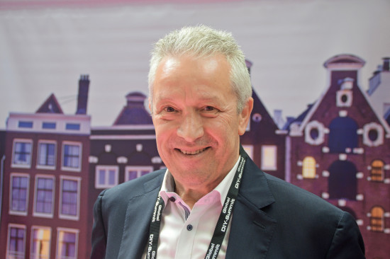 Thierry Coeman beobachtet die internationale Home-Improvement-Szene seit mehreren Jahrzehnten. Auf dem Global DIY-Summit in Amsterdam wurde sein White Paper „Hammertime²“ erstmals vorgestellt.