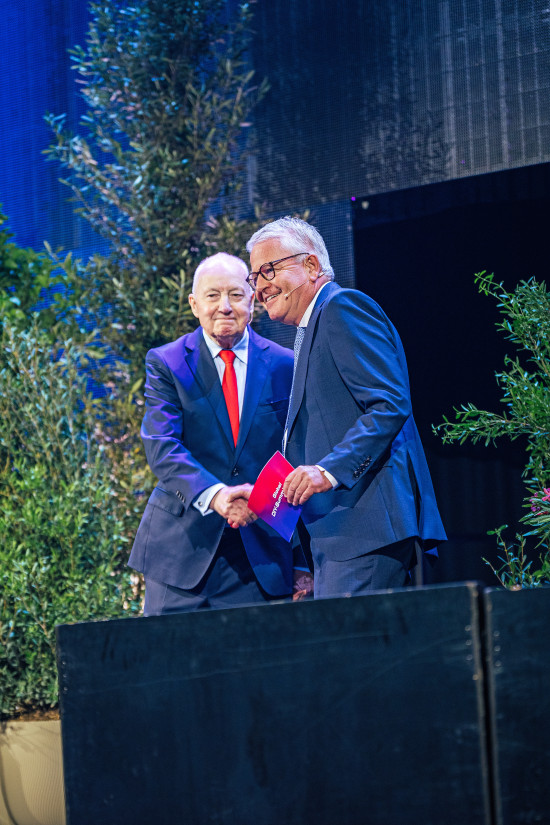 John Herbert (l.) und sein Nachfolger Michel Salaün standen gemeinsam auf der Bühne.