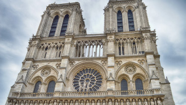 Klaus Fischer spendet für Notre Dame