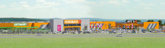 Die gesamte Front des neuen Hornbach-Flaggschiffs in Paderborn.